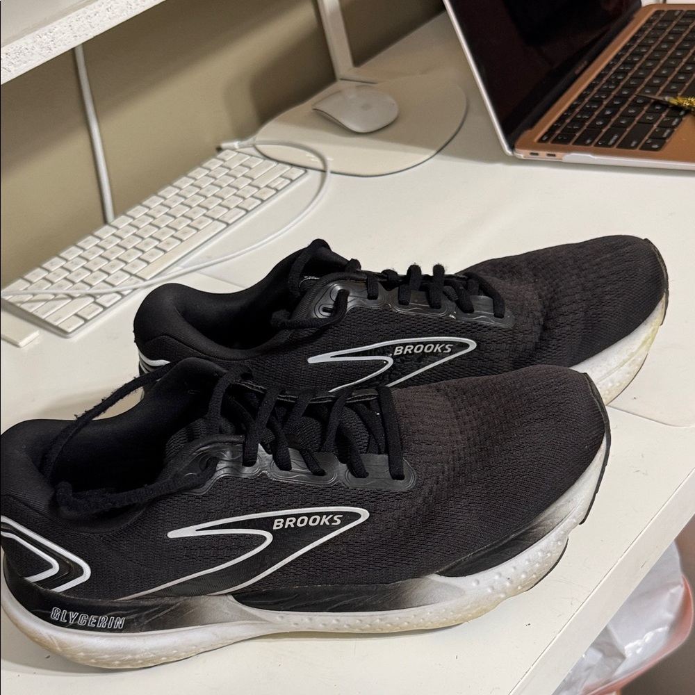 Brooks Glycerin 21 Black and White Athletic Shoes
